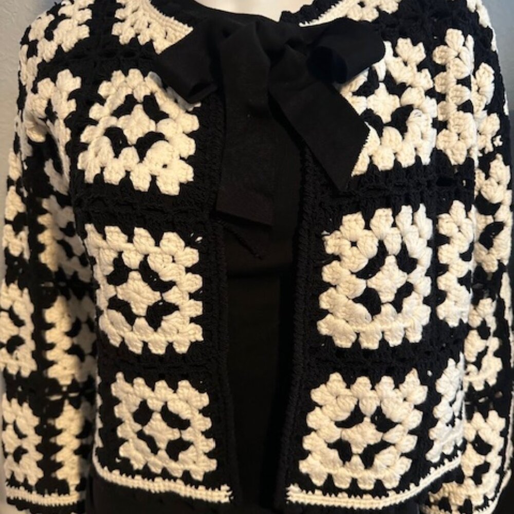 Alice + Olivia Anderson Crochet Cropped Cardigan Sweater NWT - Picture 2 of 6